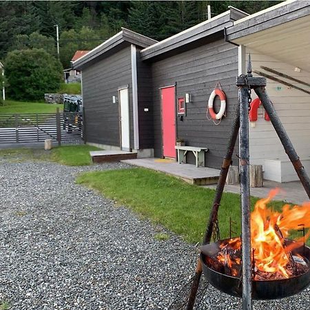 Berg  Tinebua Basecamp Senjaホステル エクステリア 写真