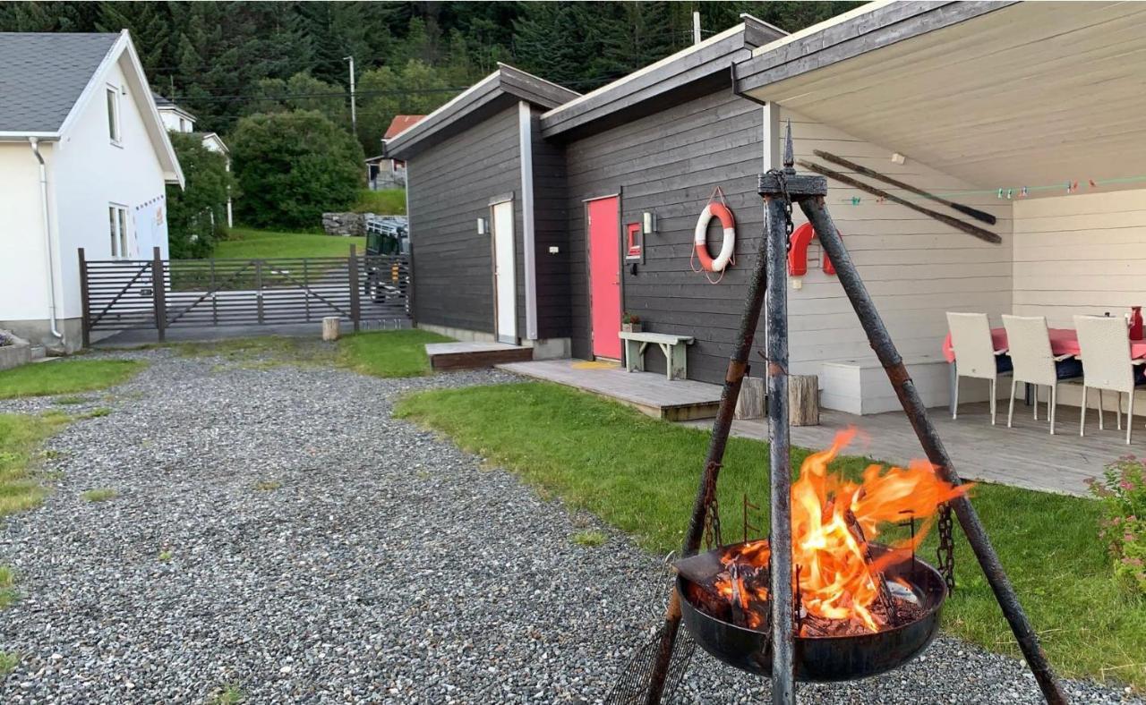 Berg  Tinebua Basecamp Senjaホステル エクステリア 写真